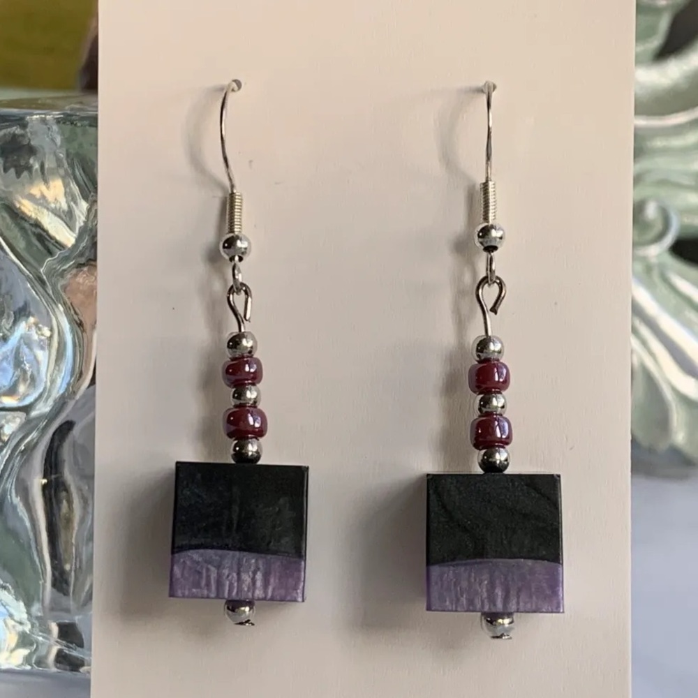Pearlescent onyx and purple cube earrings